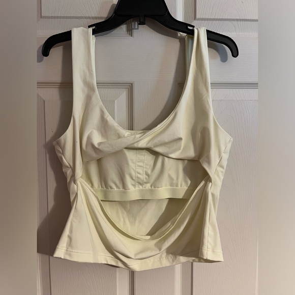 Fabletics, Oasis Twist Built In Bra Tank, light pear, size XXL - Picture 2 of 6